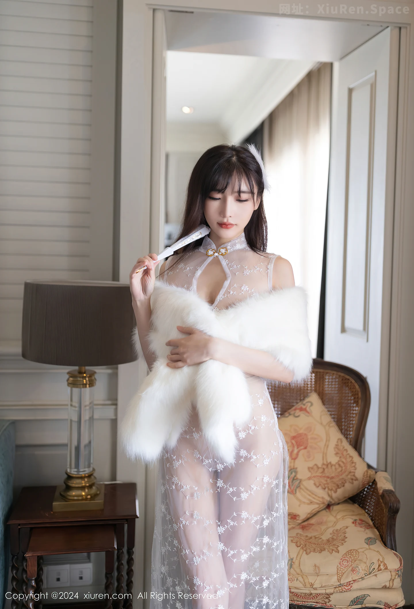 图片[3]-[XiuRen秀人网]VOL.8880 模特陆萱萱性感白色透视旗袍配超薄肉丝秀惹火身材撩人诱惑写真81P-秀人网官方网站